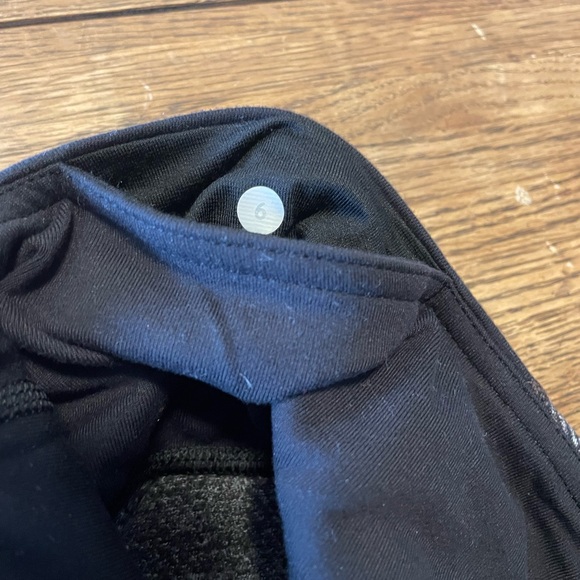 Lululemon Wunder Under Leggings in Grey Sweater Material - Picture 3 of 4